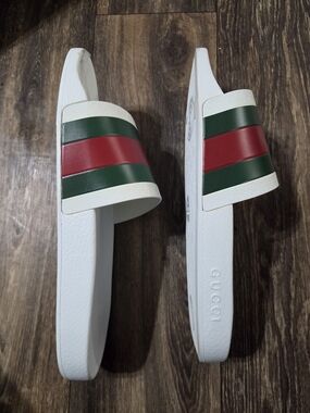 Gucci White Slide Sandals with Green and Red Stripes